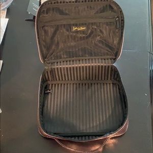 VS Toiletry case